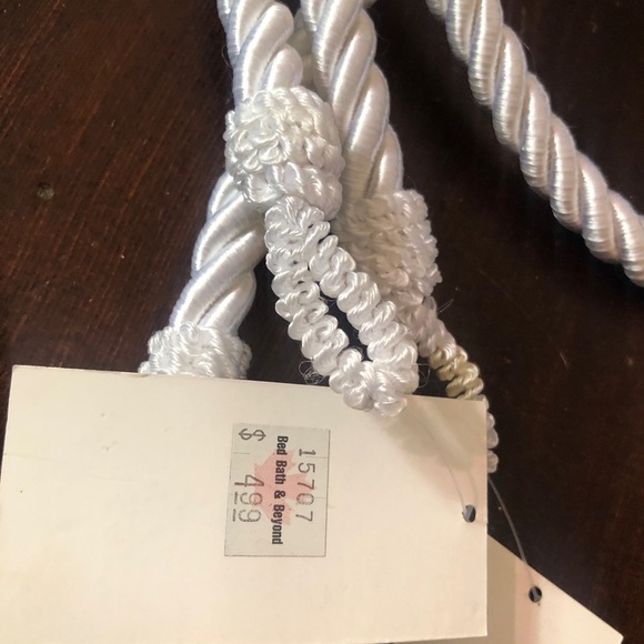 - White Curtain Tie Backs. (4 new) - Picture 4 of 5
